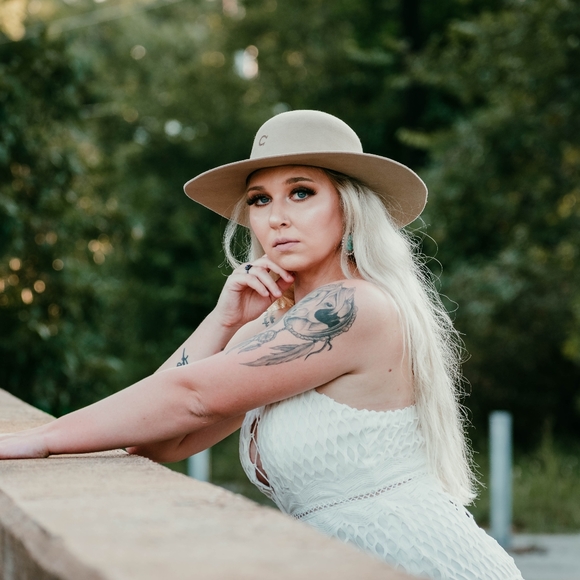 Meet your Posher, Shelby - Picture 4 of 4